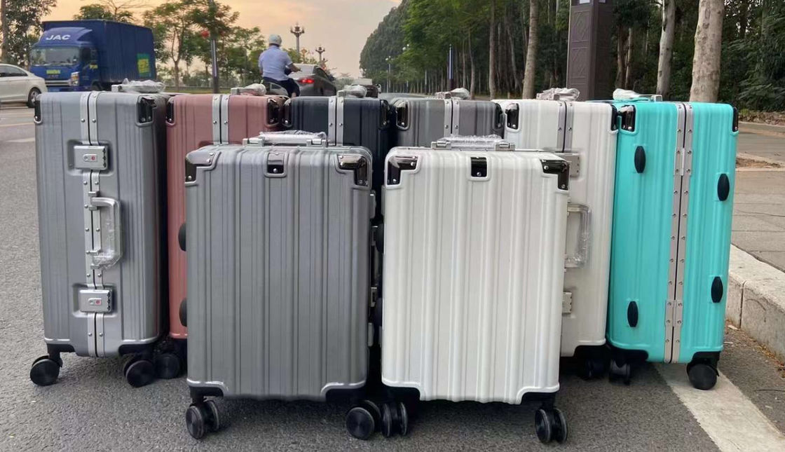 カスタマーデザイン アルミフレーム 荷物ケース 24インチ トロッリーケースセット キャリーオン スーツケース 静かなユニバーサルホイール