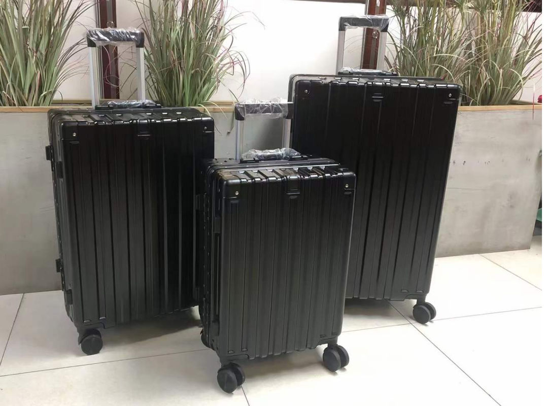 新入国者 荷物を運ぶ ハードシェル トラック 4回転車 軽量 スーツケース TSAロック